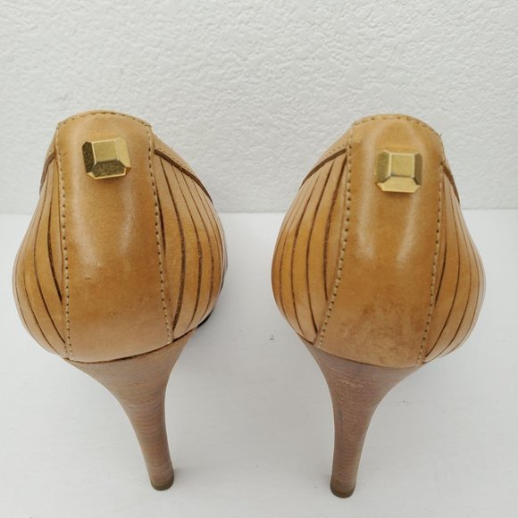 BCBG Maxazaria Tan Leather Heels EUC - Picture 10 of 16
